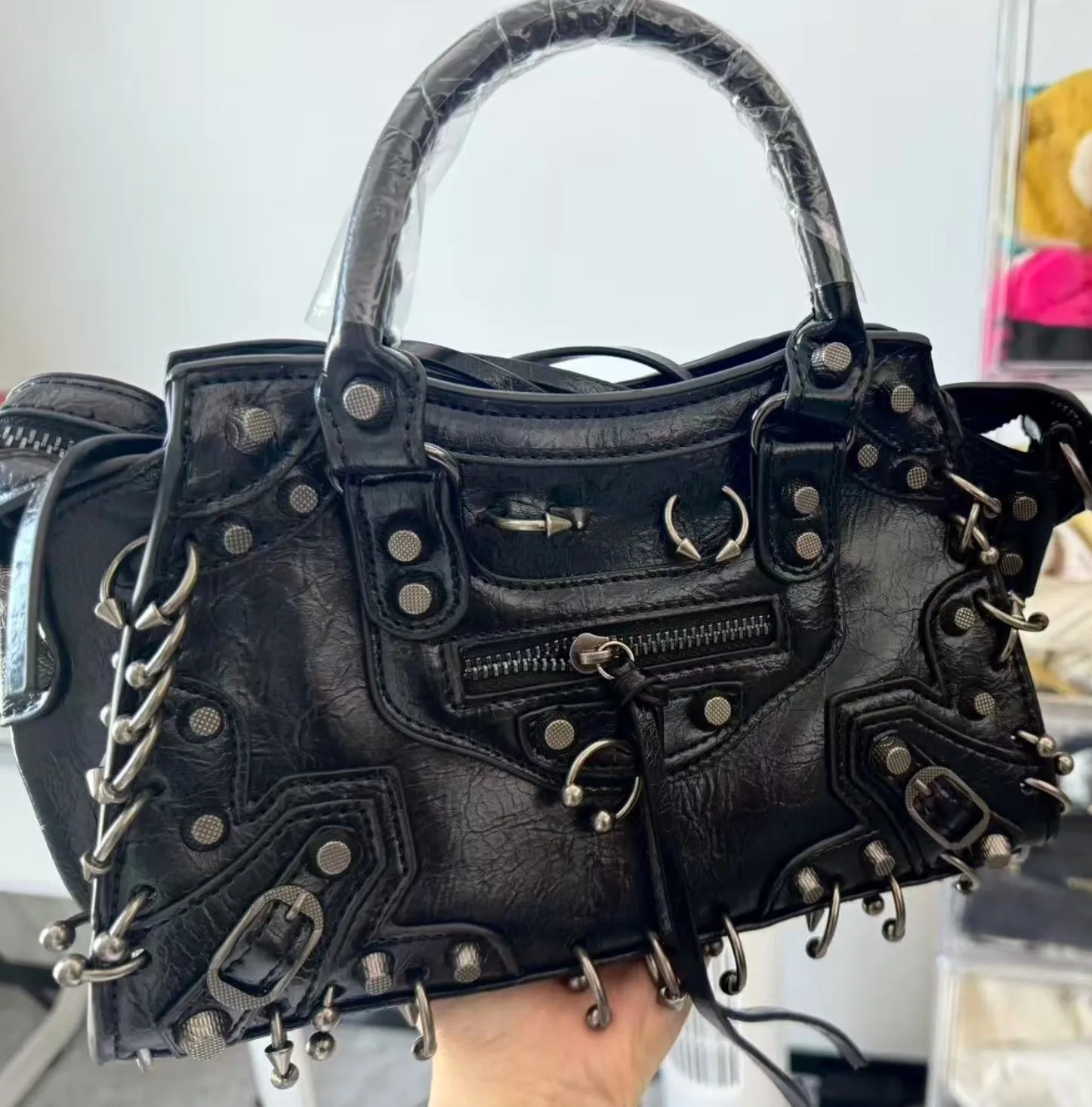 2025 New Women's Fashion Shoulder Bag European Vintage Style Cropped Studded Motorcycle Bag Soft Material Crossbody Design 5