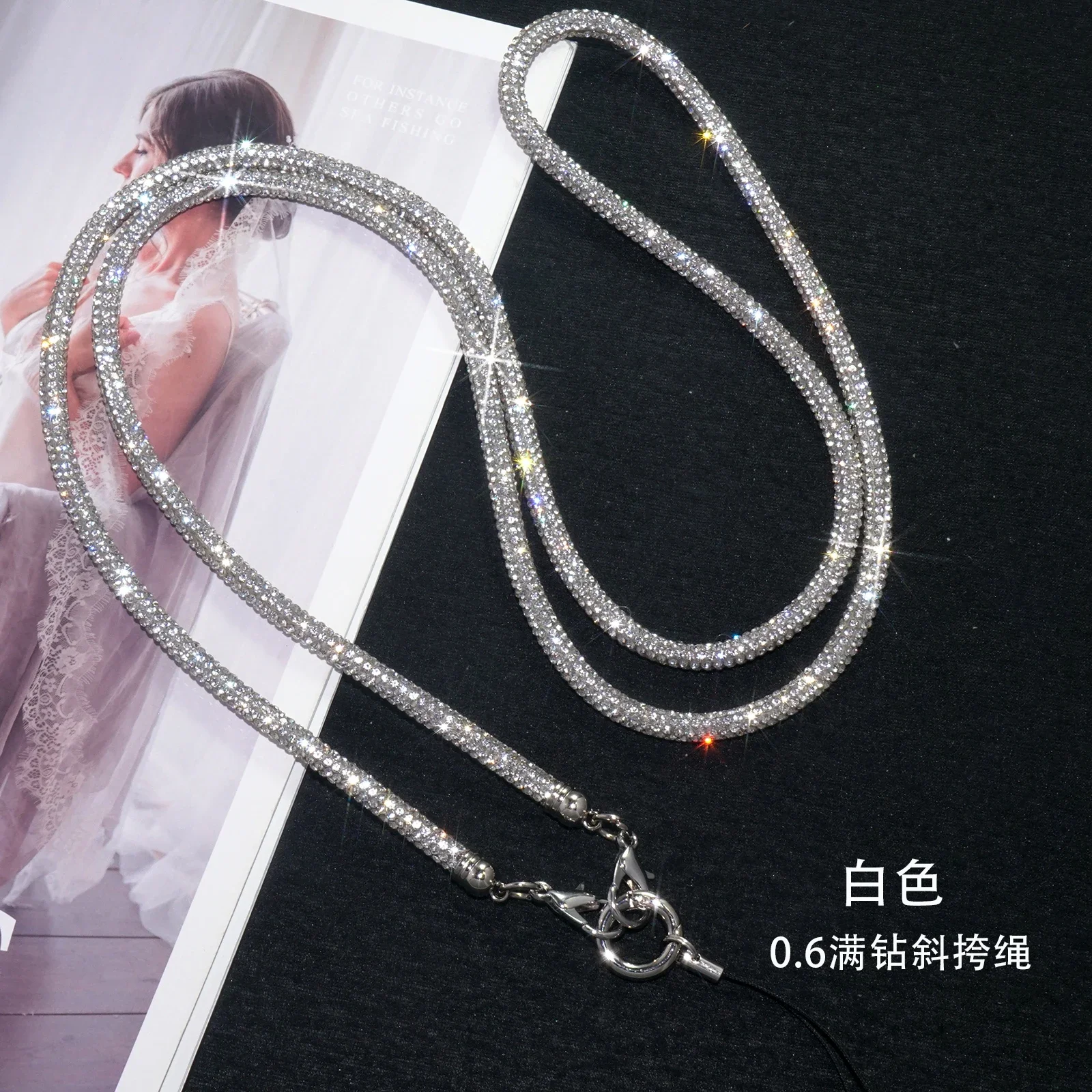 Universal Crossbody Phone Lanyard with Fashionable Neck Strap