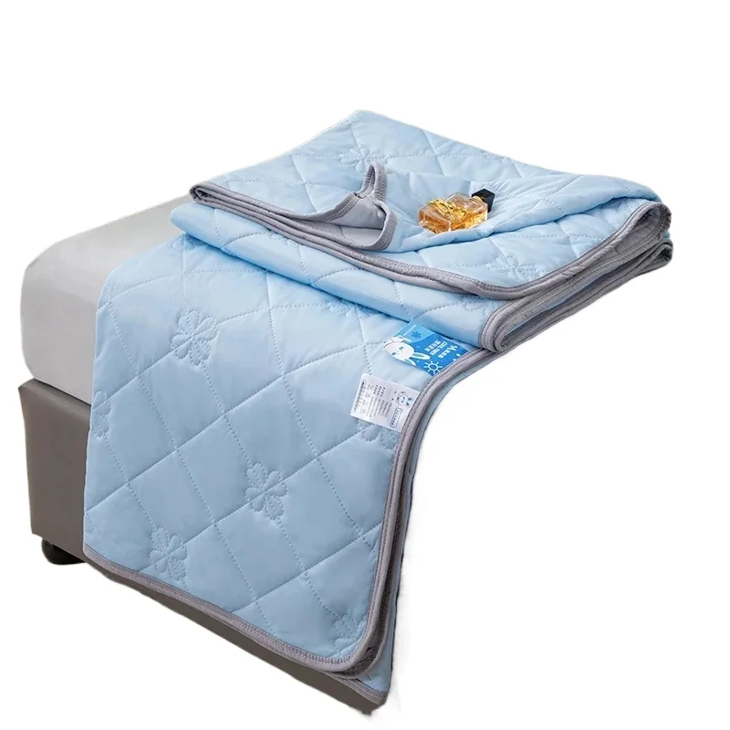 Cooling Blankets Smooth Air Condition Comforter Lightweight Summer Quilt with Double Side Cold & Cooling Fabric