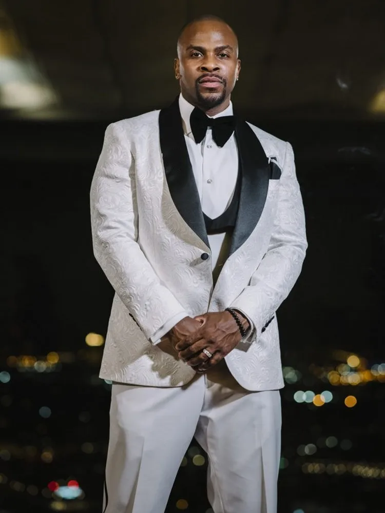 New Style Groomsmen White and Black Groom Tuxedos Shawl Lapel Men Suits  Wedding Best Man 3 Pieces ( Jacket+Pants+Vest）