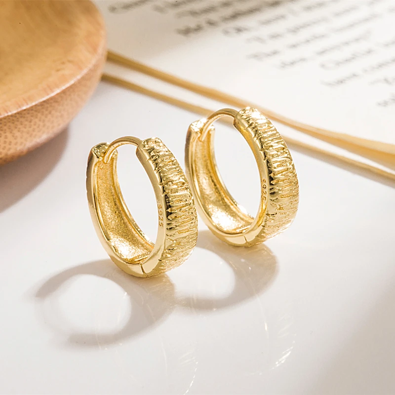 

New light luxury high sense earrings vintage plated 18K gold fashion temperament simple wind earrings party senior gifts
