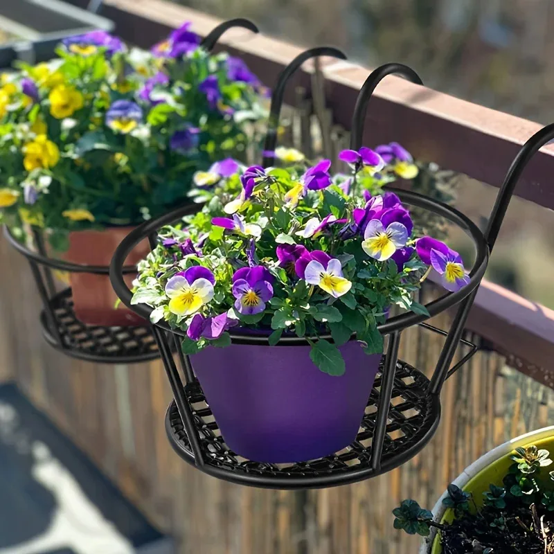 Hanging Metal Flower Pots 1