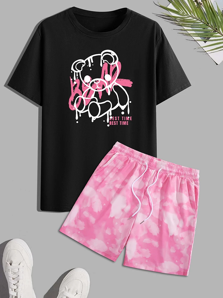 thumbnail image 1 of Conjunto de verano de 2 piezas con estampado de oso de dibujos animados para hombre, camiseta informal de cuello redondo para uso diario, pantalones cortos de playa para hombre para deportes al aire l, 1 of 5