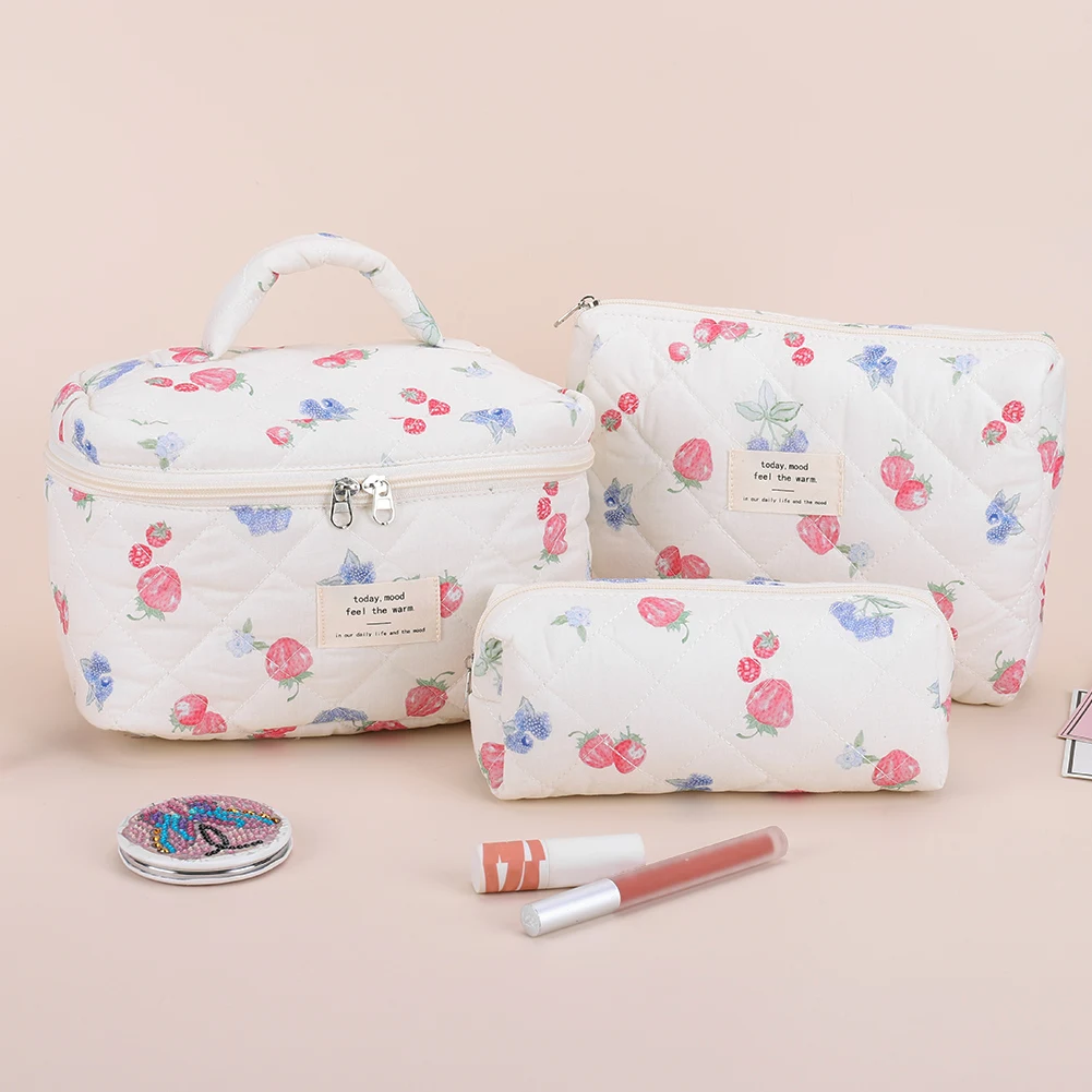 3Pcs Adorable Padding Skincare Pouch Large Capacity Aesthetic Toiletry Purse Strawberry Print Bathroom Shower Travel Bag