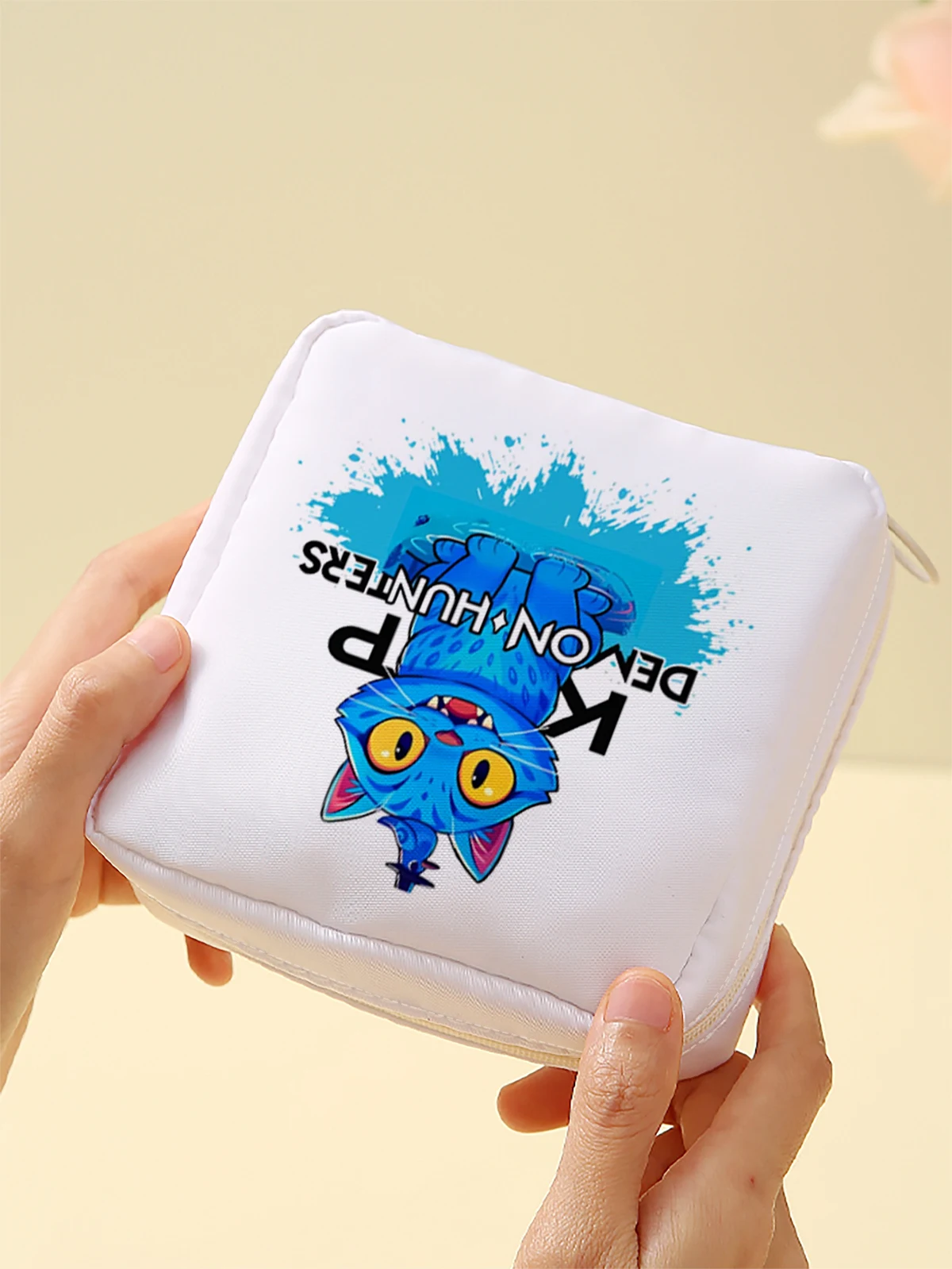 Blue cat pattern printed sanitary napkin storage bag, women's lightweight tissue bag, sanitary tissue bag