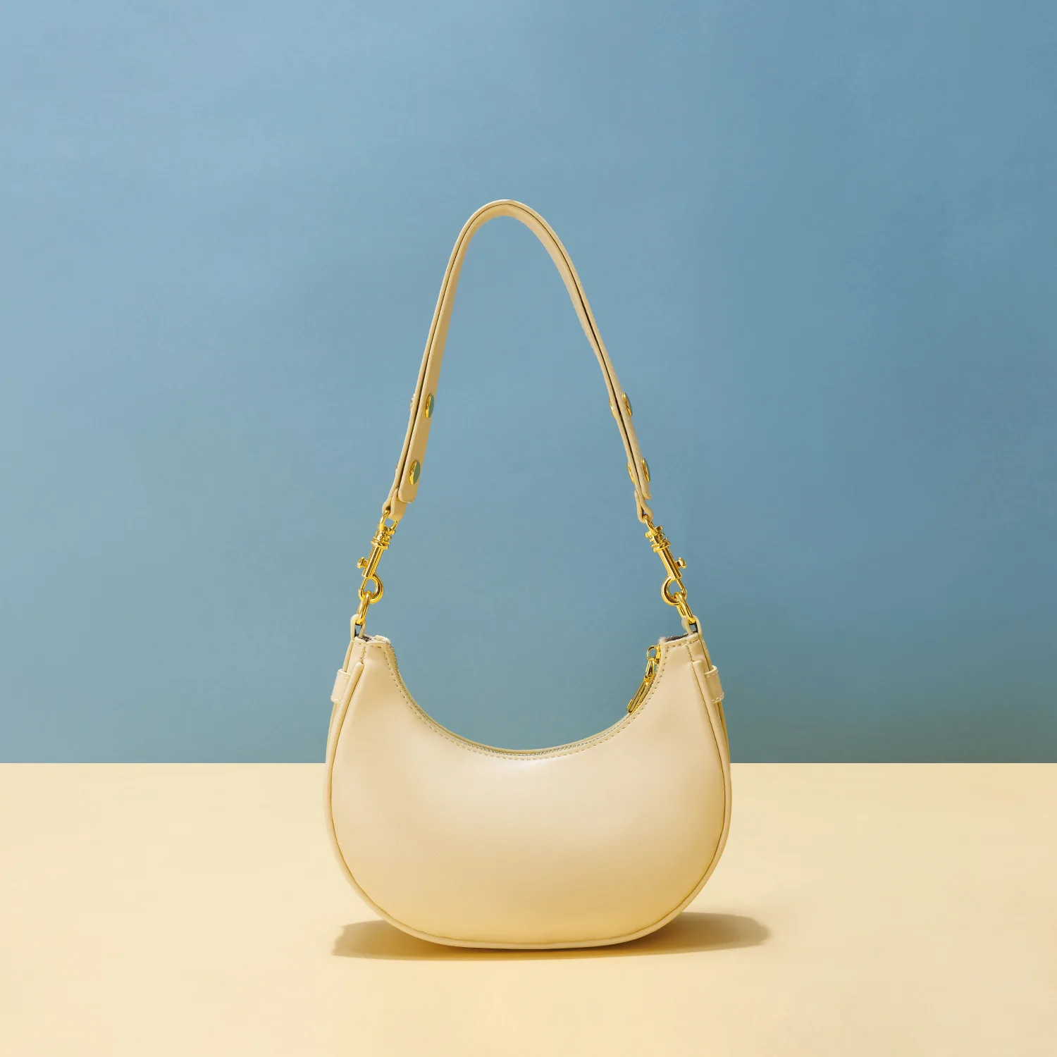 thumbnail image 1 of Bolso de hombro de alta gama con un solo hombro debajo del brazo, bolsos de cuero suave para mujeres, bolso bandolera informal de alta calidad, versátil y de lujo, 1 of 5