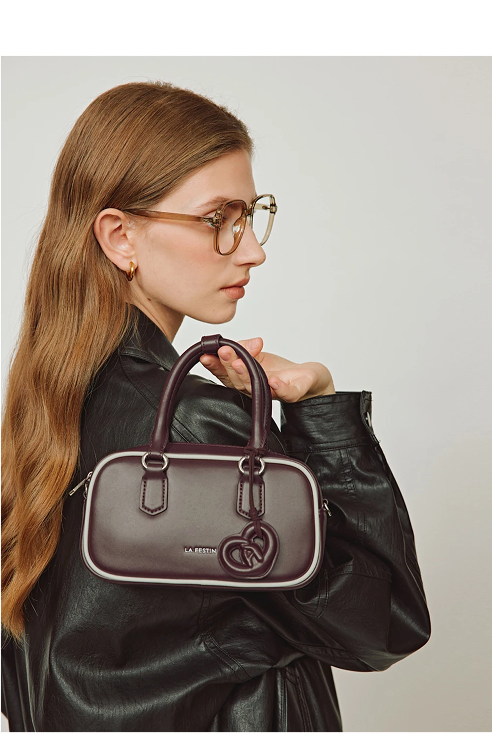 Split leather bowling bag, stitching precision