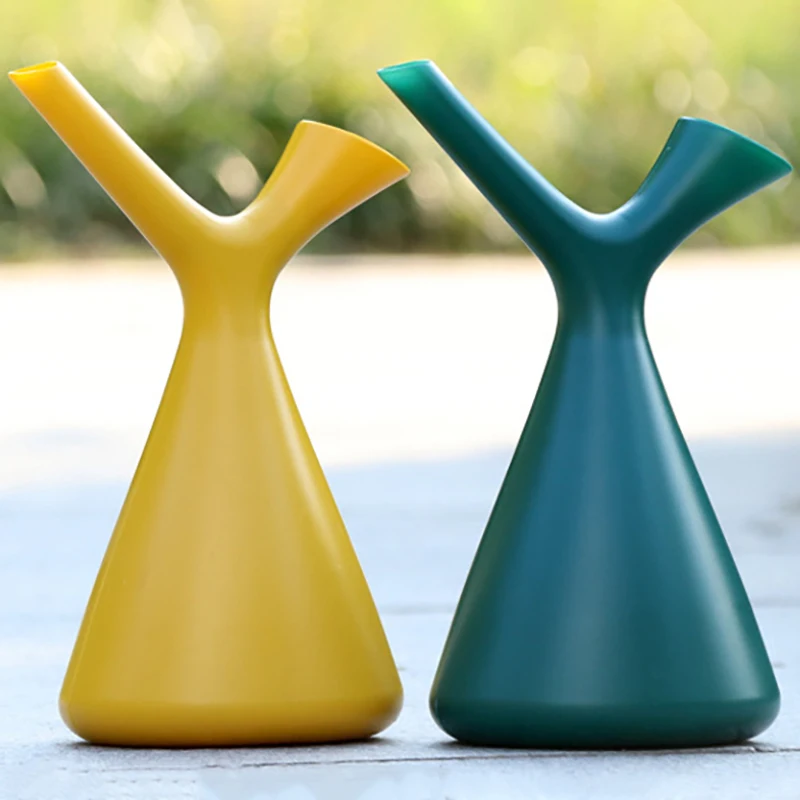 1.5L Long Mouth Flowers Watering Can Plastic Plants Watering Pot Home Drink Bottle Spray Nozzle Sprinkler Garden Supplies