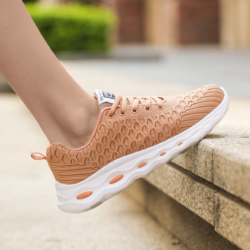 Hot Sale Knit Running Shoes Women Fashion Red Lightweight Sneakers Woman Summer Breathable Non-slip Casual Women's Sports Shoes
