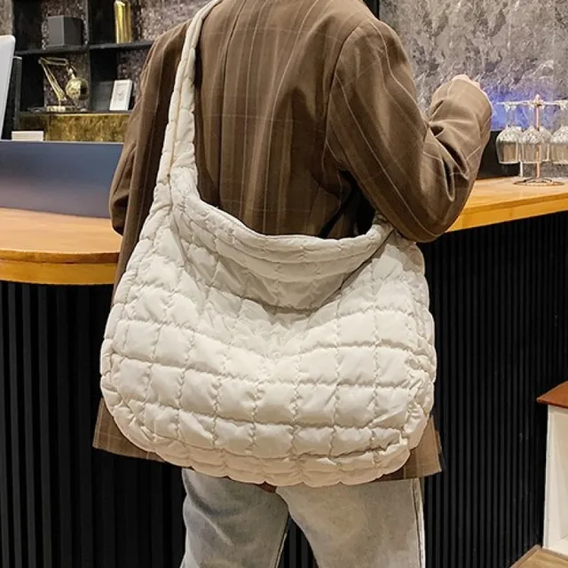 Woman's Luxurious Quilted Lattice Pattern Shoulder Bag