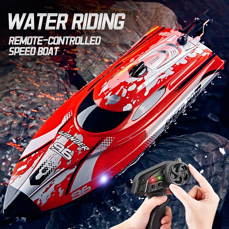 Bateau télécommandé 2.4G vu de côté, design sportif rouge et noir, jouet nautique.