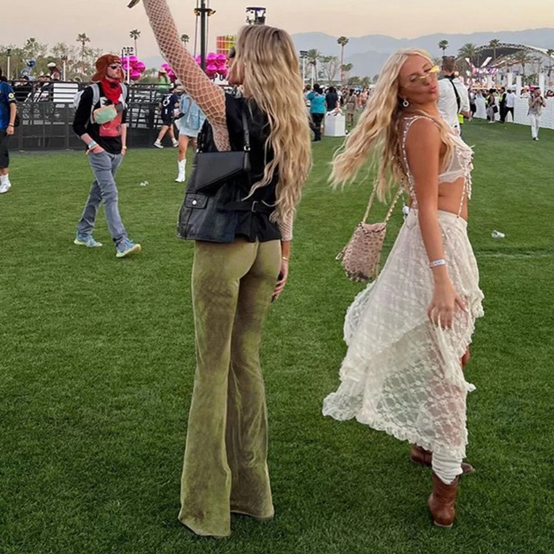 Рисунок 2 - Брюки-клеш Женские эластичные с заниженной талией