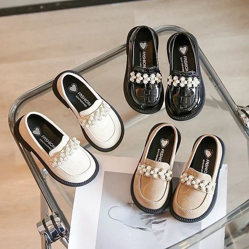 

Autumn Girls' New Bright Leather Pearl Soft Sole Comfortable Princess Shoes Children's Fashion Shallow Mouth Board Shoes