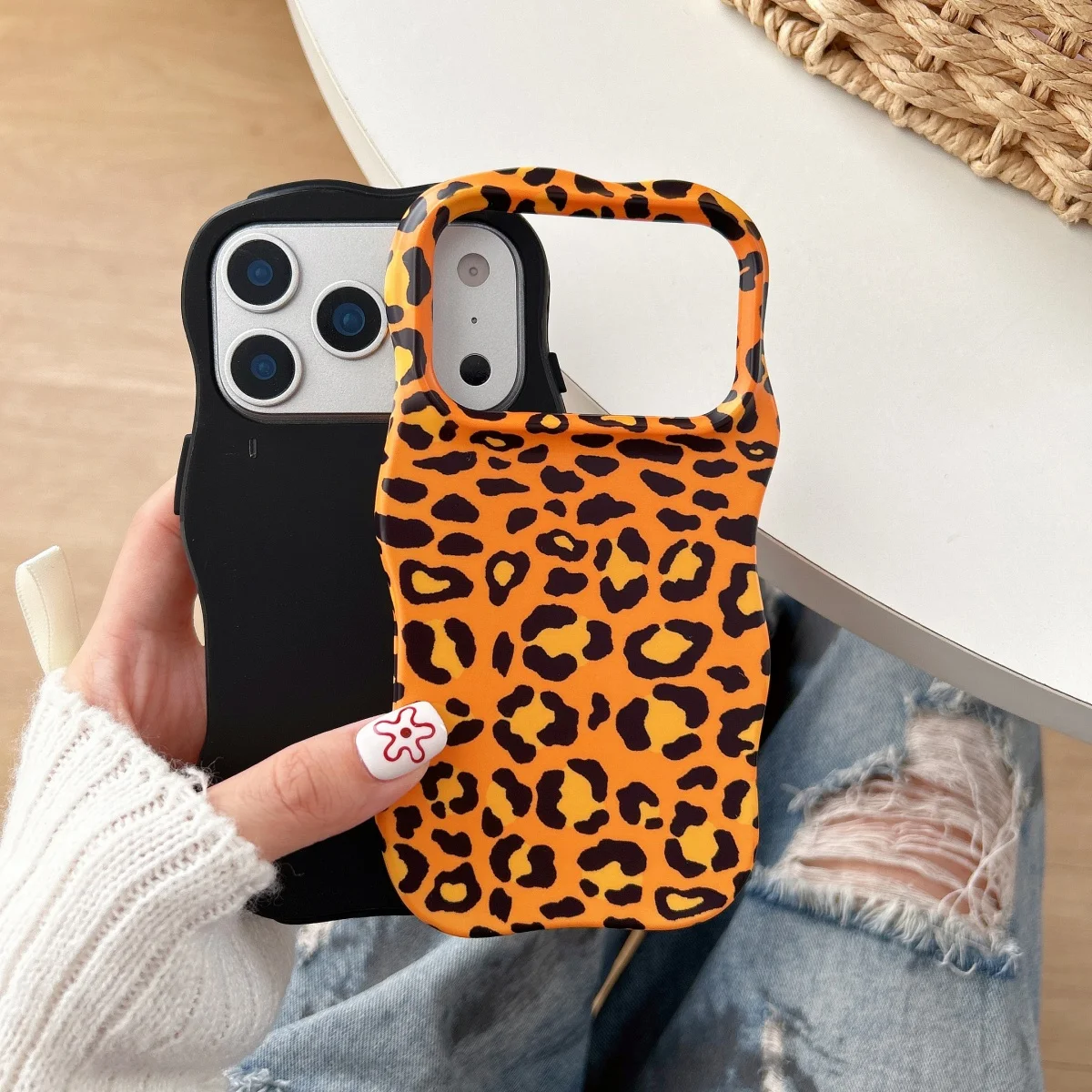 Leopard Print Wave Edge Shockproof Phone Case - Stylish and Durable Hard Cover