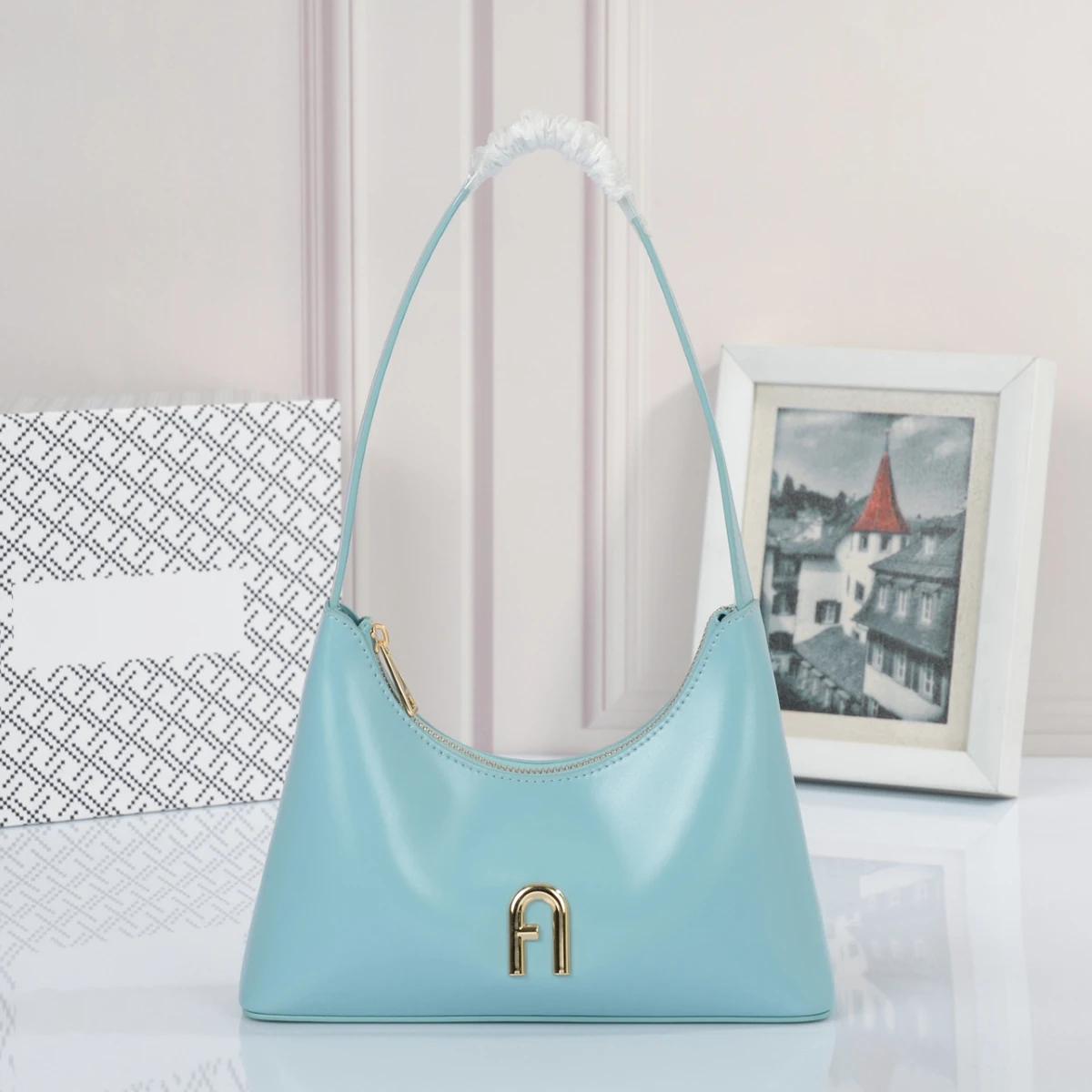 

Женская сумка из натуральной кожи, 24 х16, 6 см