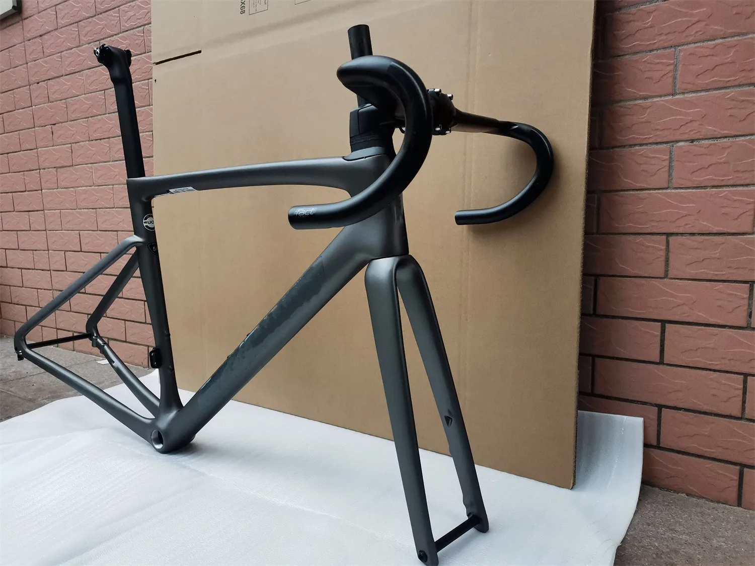 2023 SL7 carbon road bike frame threaded BSA bottom bracket with thru