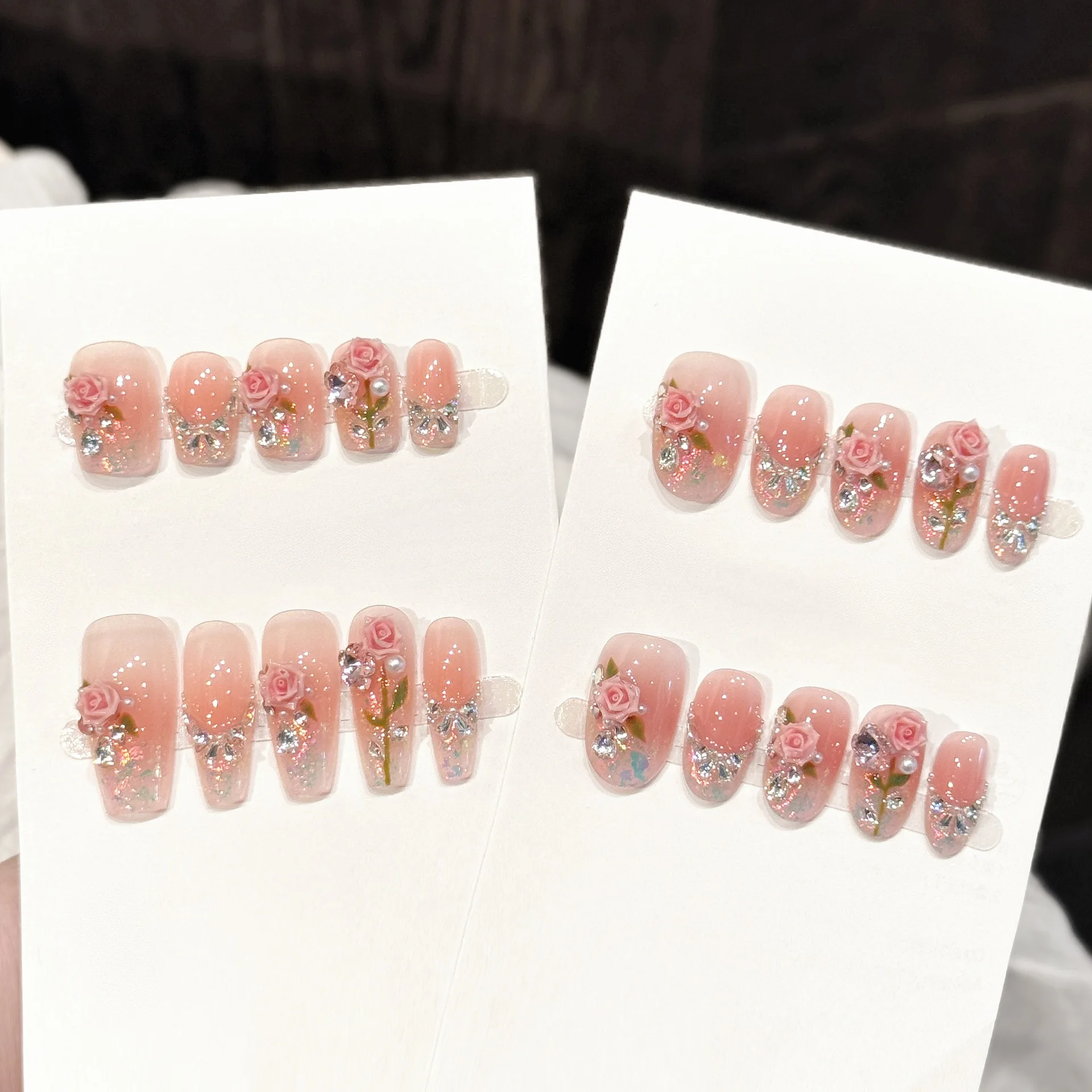 10 Uds. de Uñas Postizas Hechas a Mano en Forma de Ataúd/Ovaladas, Hermosas Uñas Falsas, Delicadas con Rosa Rosa y Lazo de Diamantes, Perfectas para Mujeres