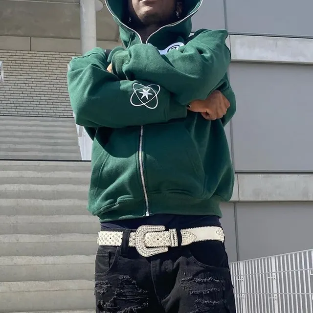 스타일과 개성이 돋보이는 남자 후디