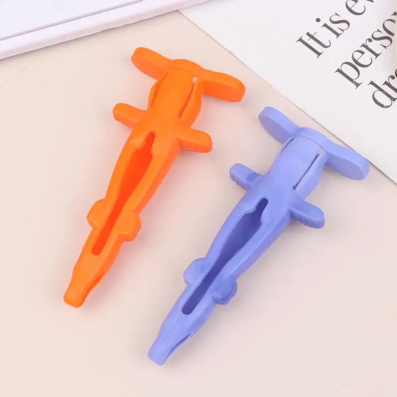 1Pcs 재사용 가능한 귀여운 악어 모양의 바늘 보호 케이스 치과 주사기 슬리브 커버 치과 의사 수술용 주입기 도구