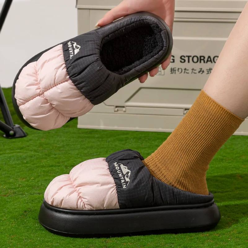 Terliklerin peluş iç astarı