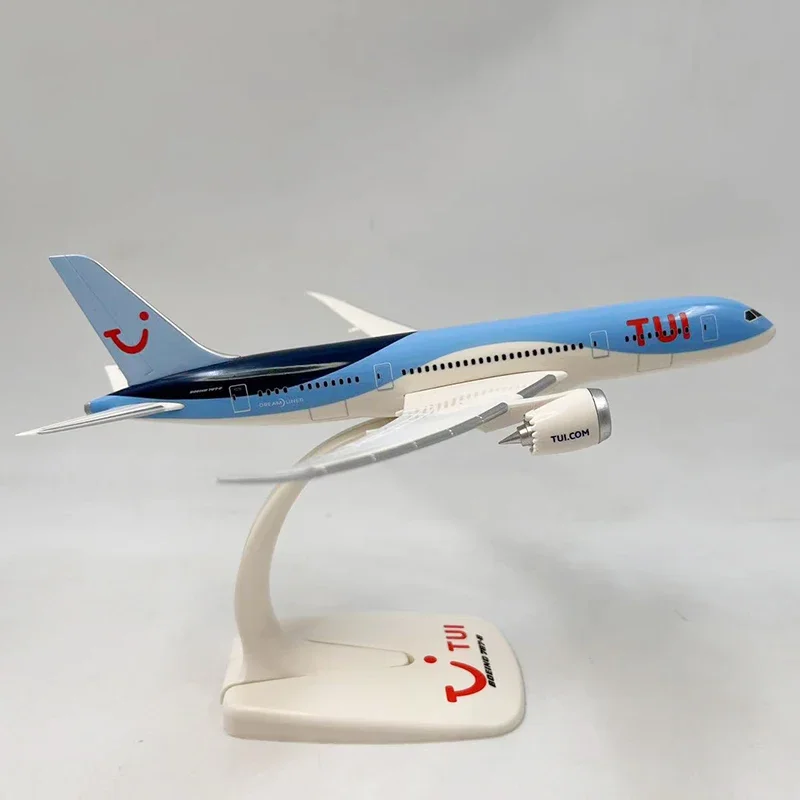 新品☆We Fly 1st, Boeing 787-8 Scale 1:200 Amazon.com: Boeing Unified 787-8 Dreamliner 1:200 Model