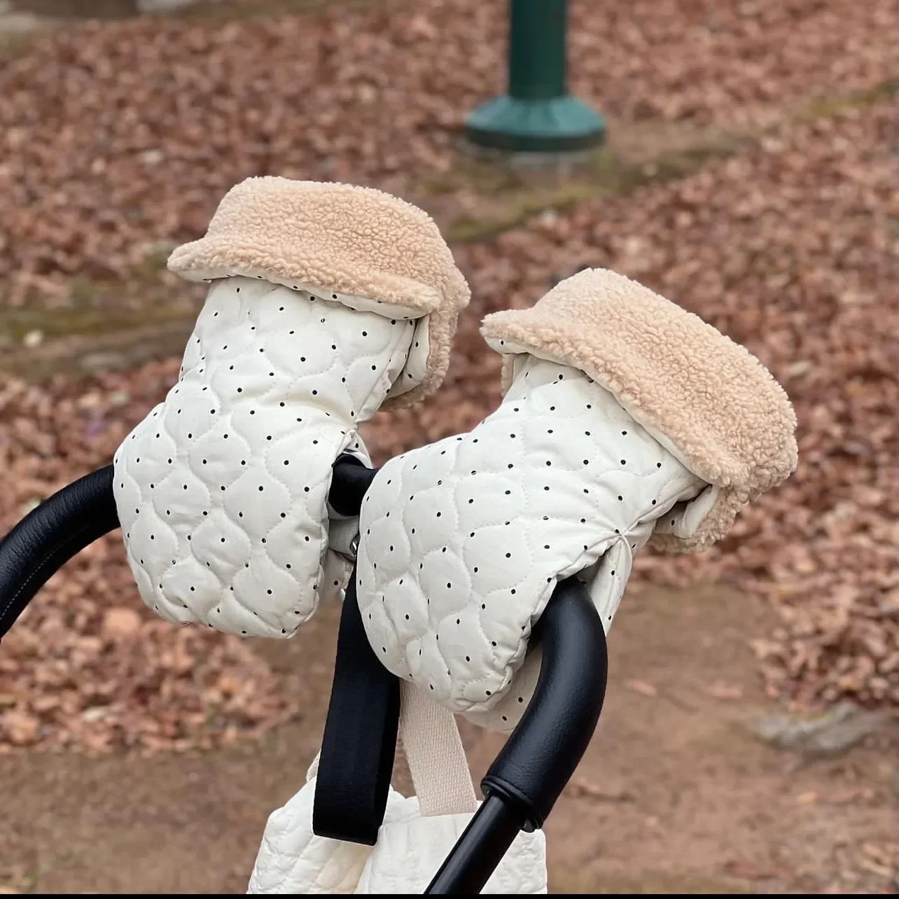 Stroller accessories stroller gloves Korean baby stroller gloves winter waterproof fleece thick pram hand muff warmer anti-freeze car gloves stroller accessories