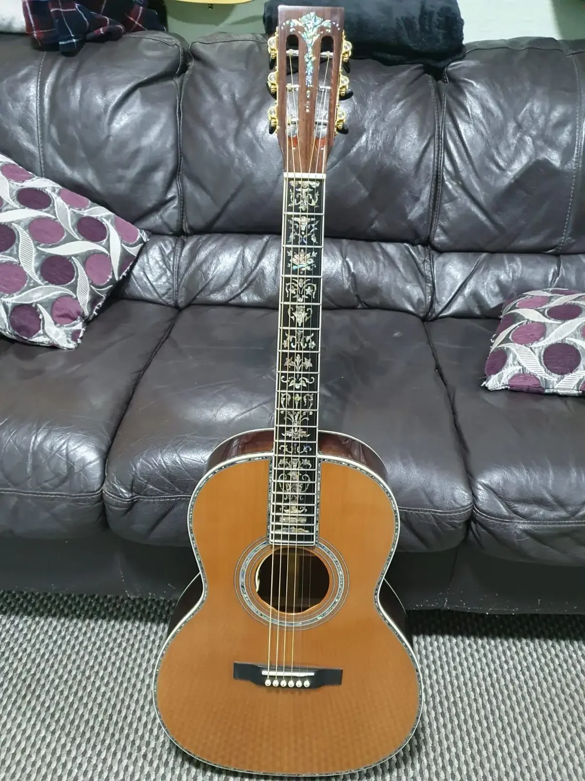 Chitarra Acustica Grote OOO 39'' – Cedro Massello, Ebano, Intarsi Abalone (Professionale)