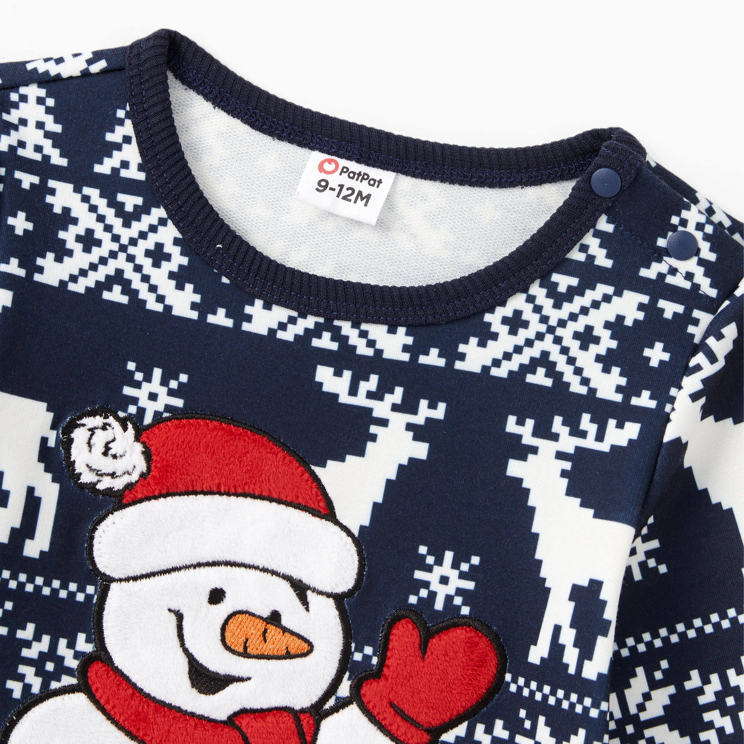 thumbnail image 4 of Camisetas navideñas familiares a juego con mangas largas y estampado gráfico grande de muñeco de nieve caprichoso, 4 of 5