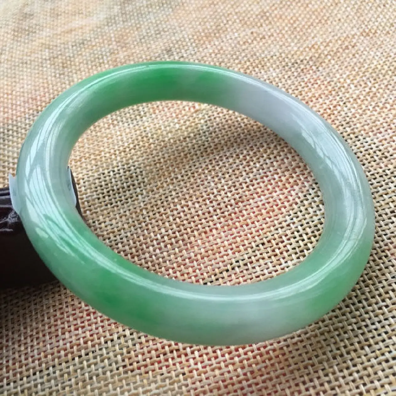 

58~60 mm Certified (Grade A) Natural Green Jadeite JADE Bracelet Bangle