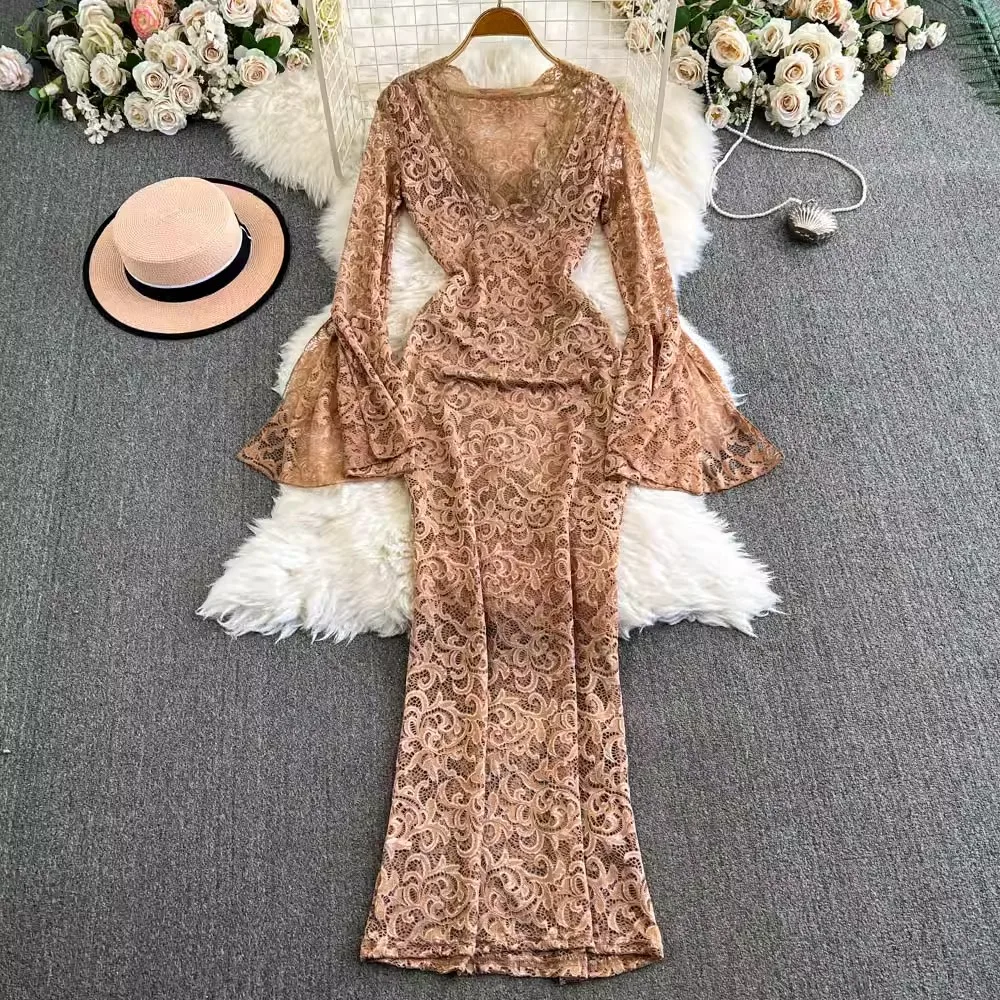 فستان دانتيل رسمي كم واسع