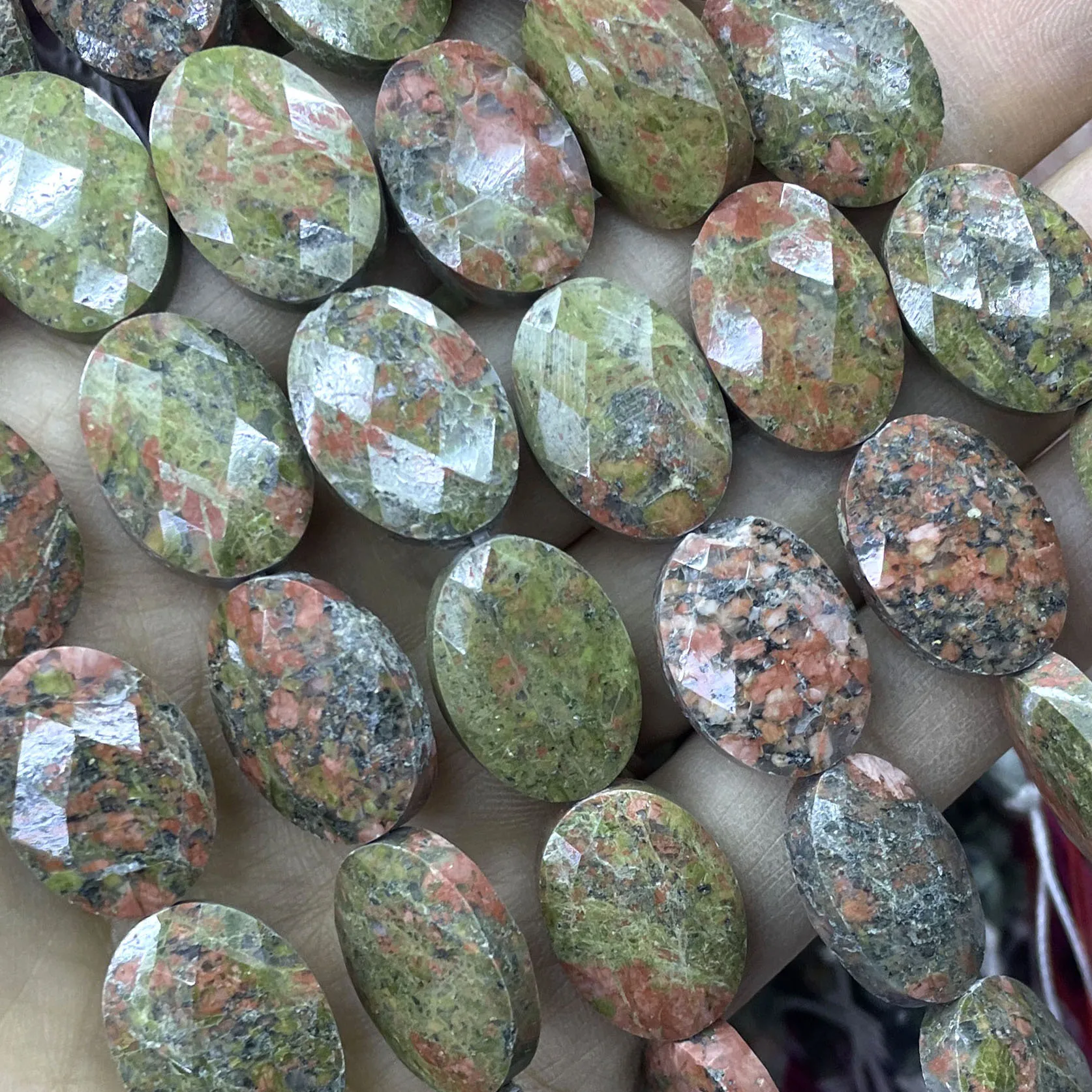 13 x 18 mm facettierte Naturstein-Abstandsperlen in ovaler Form aus Quarz-Aventurin zum Selbermachen für die Schmuckherstellung von Armbändern und Halsketten – Detail 14