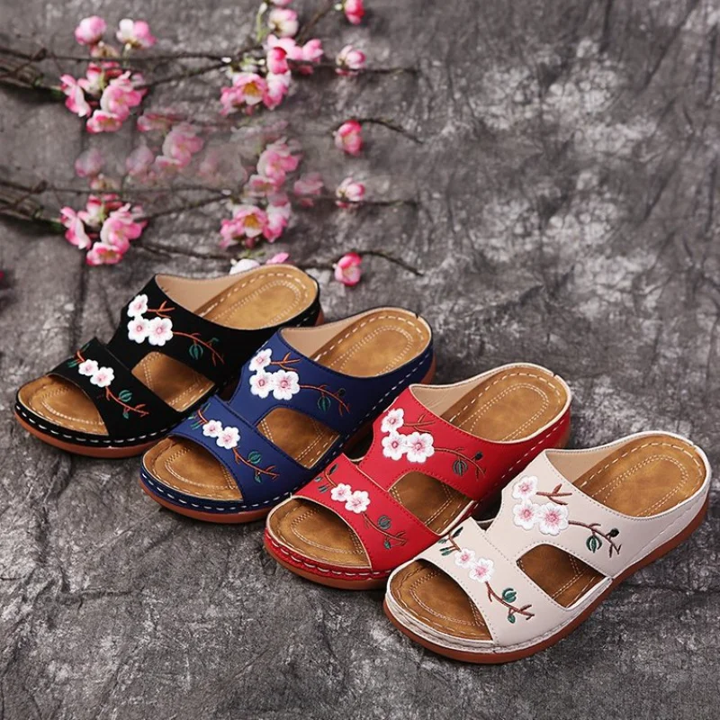 Women Casual Sandals Comfortable Soft Slippers Embroider   Flower Colorful Ethnic Flat Platform Open Toe Outdoor Beach Shoes