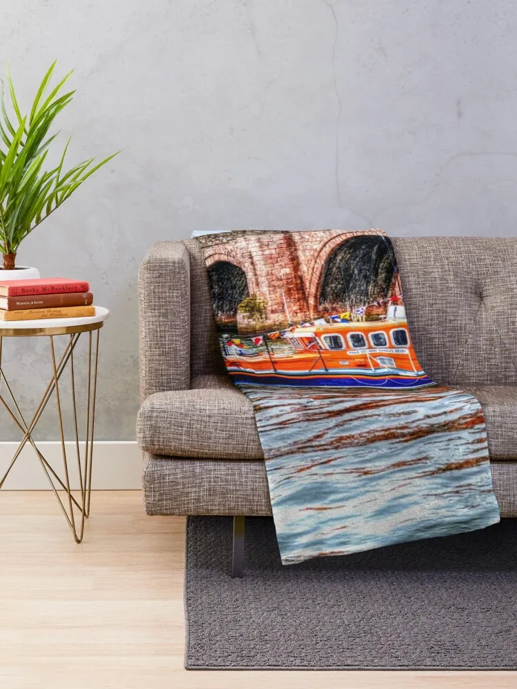 Berwick ���� Ʈ���� RNLI ������ �� ������ �ٸ� ������ ���,  �Ӹ� �ö��� ��� ������ ���