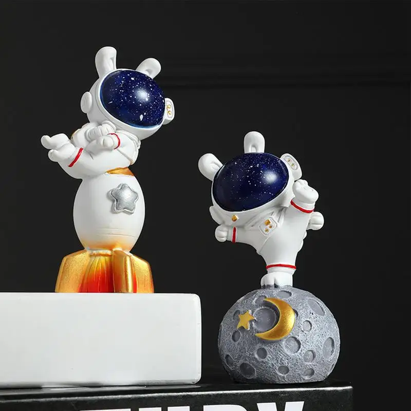 

Resin Arts Shelf Decoration Astronaut Sculpture Cute Decorative Spaceman Figurine Statue For Desktop & Tabletop Decor Gifts