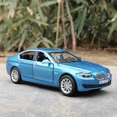 BMW 5er 535i Sedan Modellauto im Maßstab 1:24 Metallic Spielzeugauto  Sammlung 