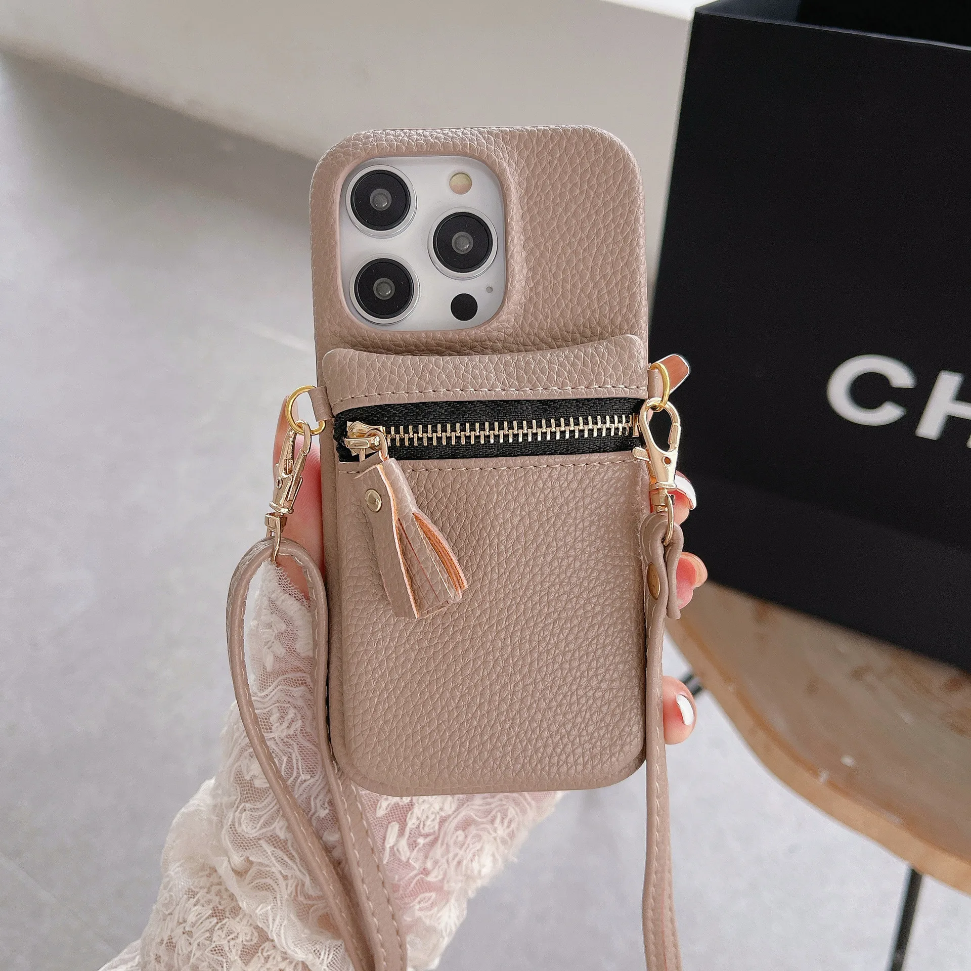ZONOI Luxury Designer iPhone 14 Cover : Stylish Crossbody Sling Wallet with  Card Holder, Chain Strap and Lanyard - Cute Mobile Purse Bag for Girls and  Women, Apple Phone Case Brown : Amazon.in: Electronics