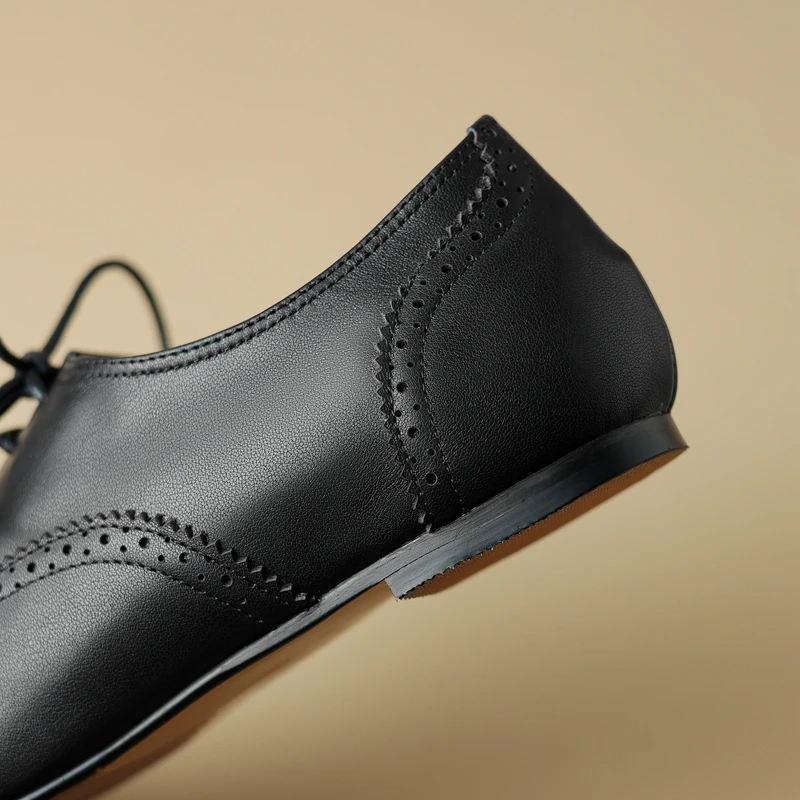 Women's New Spring and Autumn Square Headed Genuine Leather Carved Lace up Customized Large Low Heel Blake Single Shoes