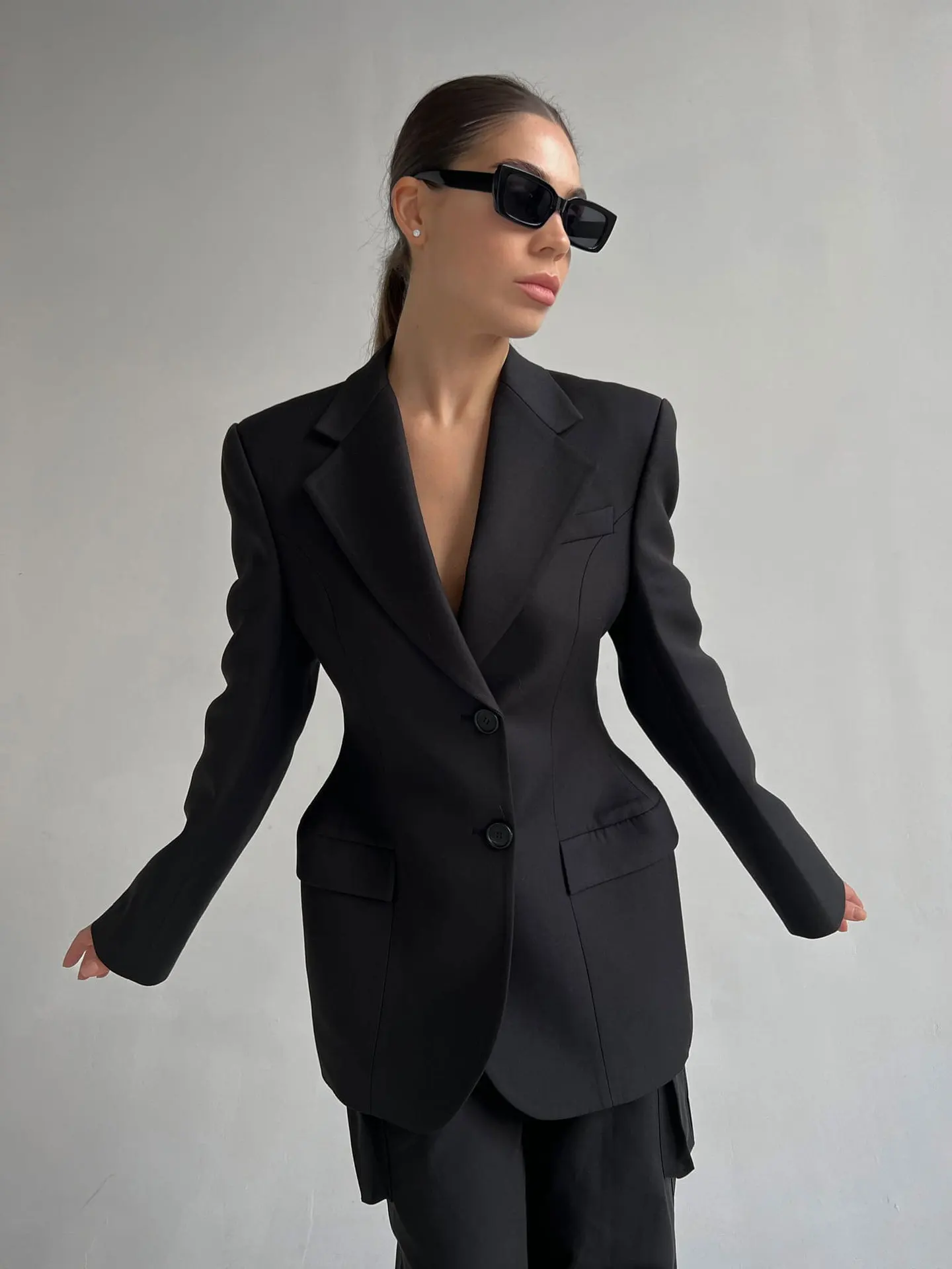 Traje de solapa negra para mujer, abrigo elegante de manga larga con bolsillos y retazos, blazer de cintura alta para otoño 2025