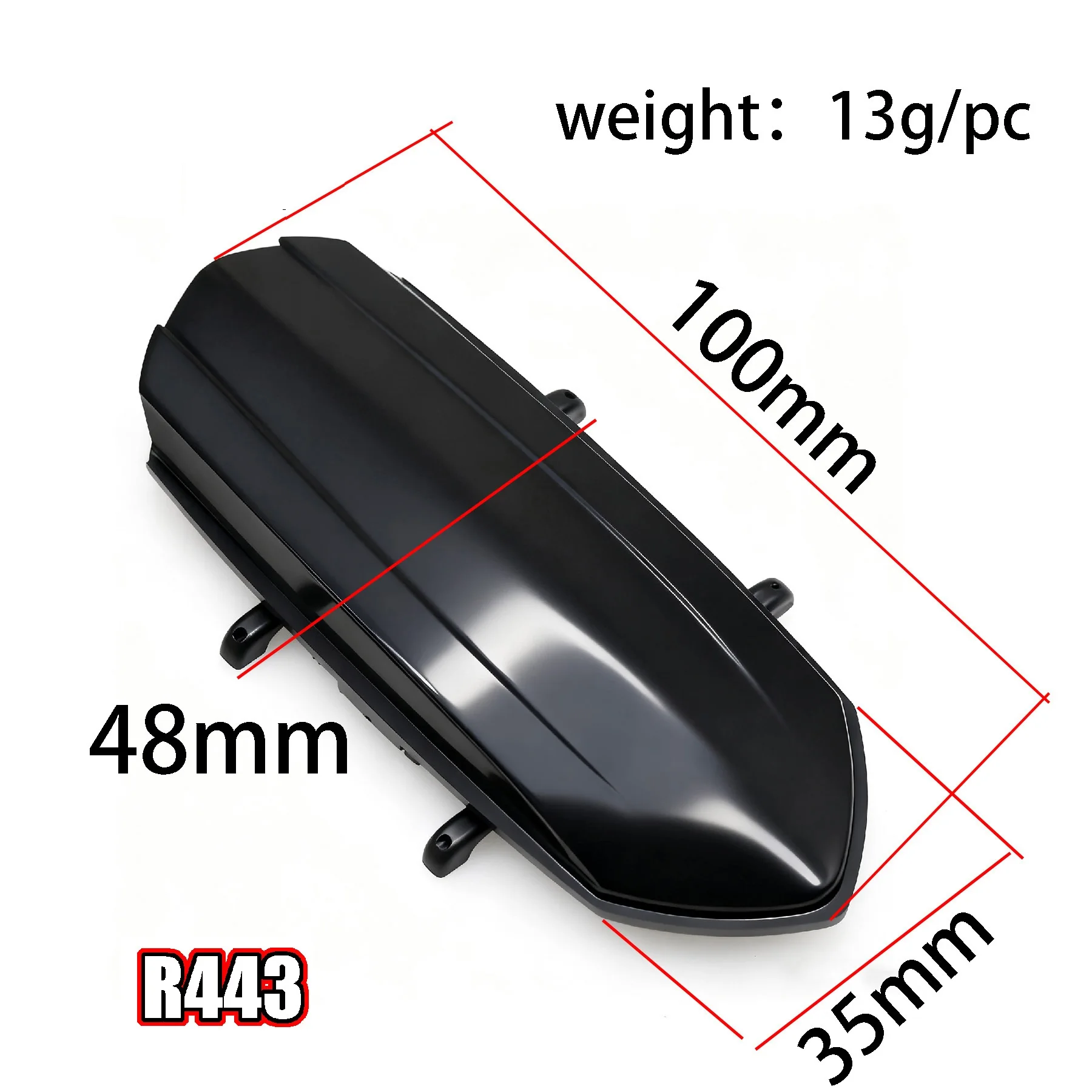 Vue rapprochée du coffre de toit noir, accessoire réaliste pour SCX24, avec texture imitant le métal.