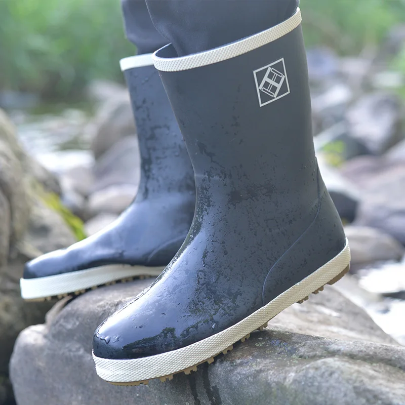 Rubber rain shoes Fashion men's medium water boots Outdoor anti-skid  fishing boots Waterproof men's shoes