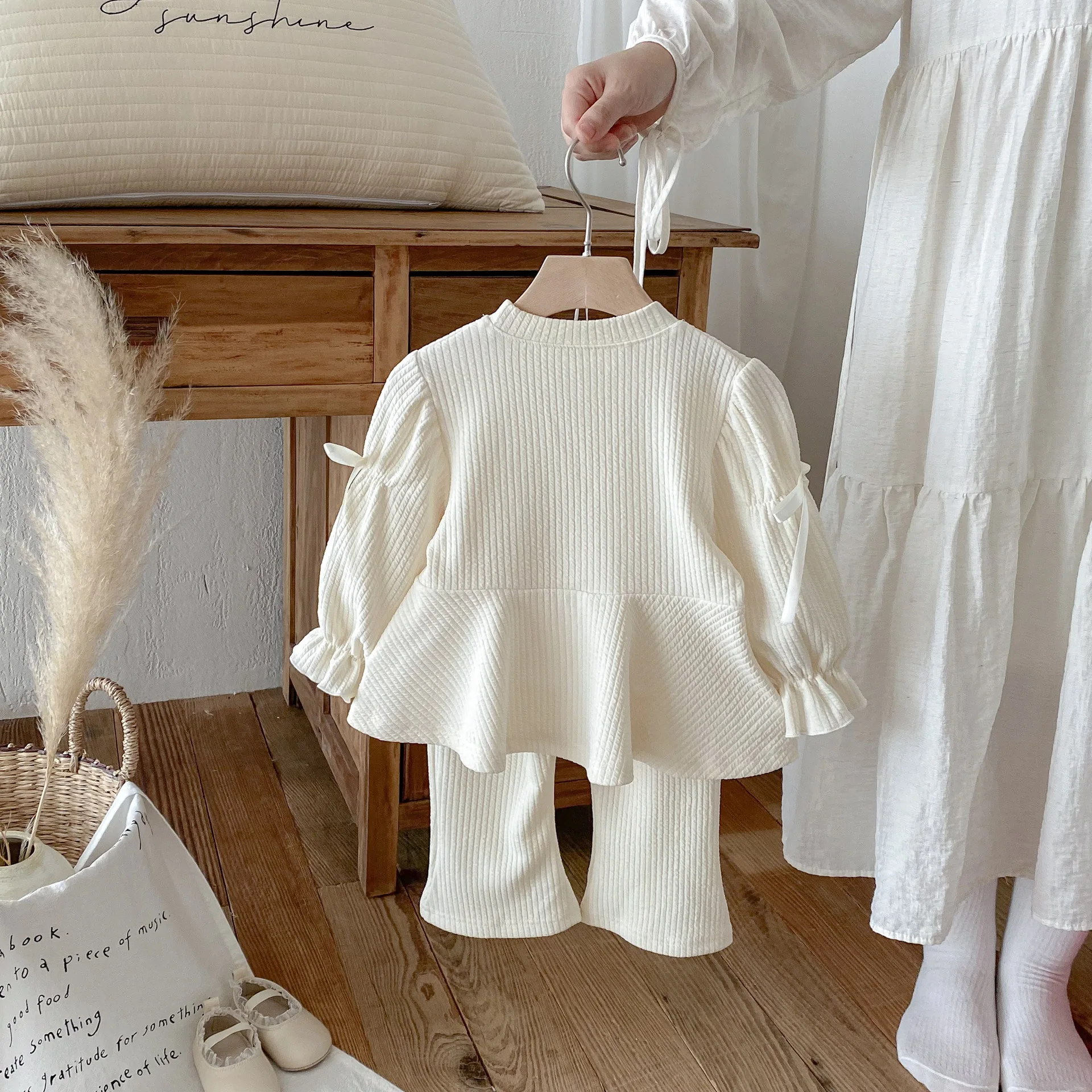 Description Picture 6 of itemAutumn Korean Girls' Set Sweet and Cute Children's Top and Bottom Clothes Set Baby Girls' Bellbottom Pants Two Piece Set