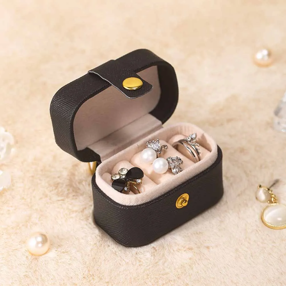 Tragbare Mini-Schmuckbox aus PU-Leder, Organizer, Reise-Geschenkbox, Einfache Aufbewahrung für Ohrringe und Ringe, Bonbonfarbene Verpackung – Detail 10