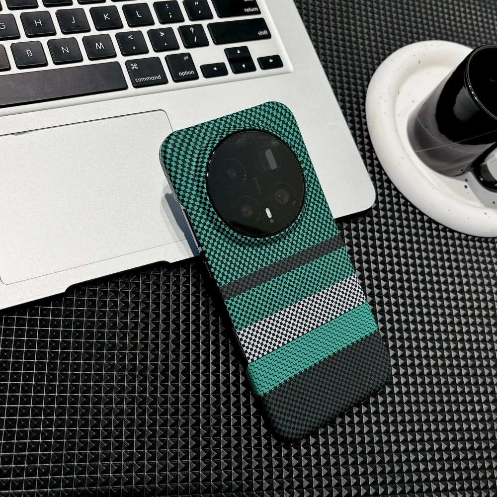 Frameless Carbon Fiber Kevlar Magnetic Phone Case with Stripe Texture