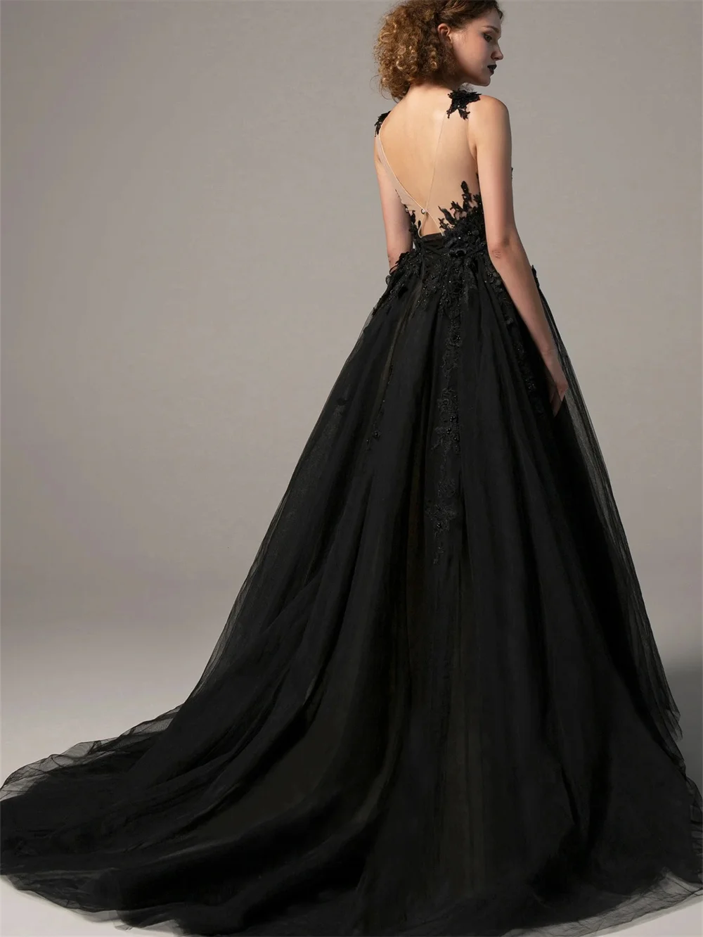 Рисунок 3 - Женское вечернее платье без рукавов It's yiiya