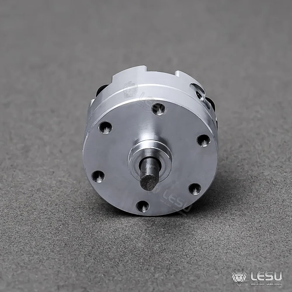 Cylindre hydraulique rotatif 270° LESU installé sur un camion RC 1/14, prêt pour l'excavation.