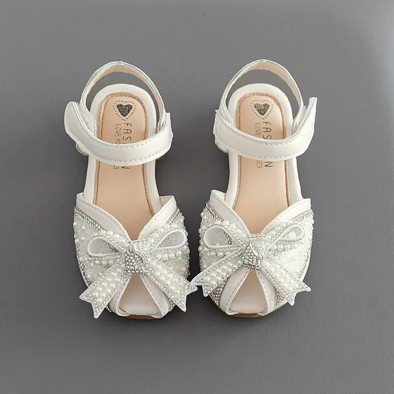 Estate bambina sandalo dolce perla papillon bambini scarpe da principessa per la festa di nozze moda Chic bambini sandali piatti causali
