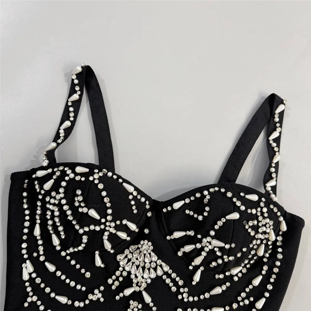 فستان سهرة أسود مطرز