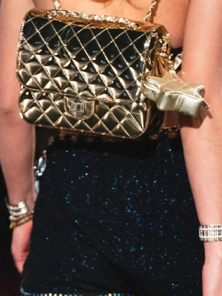 

Женская сумка из лакированной кожи, блестящая сумка через плечо с цепочкой и звездами в подиумном стиле, весна-лето