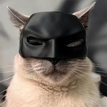 Black Bat Pet Mask – Superhero Costume for Cats & Dogs 1