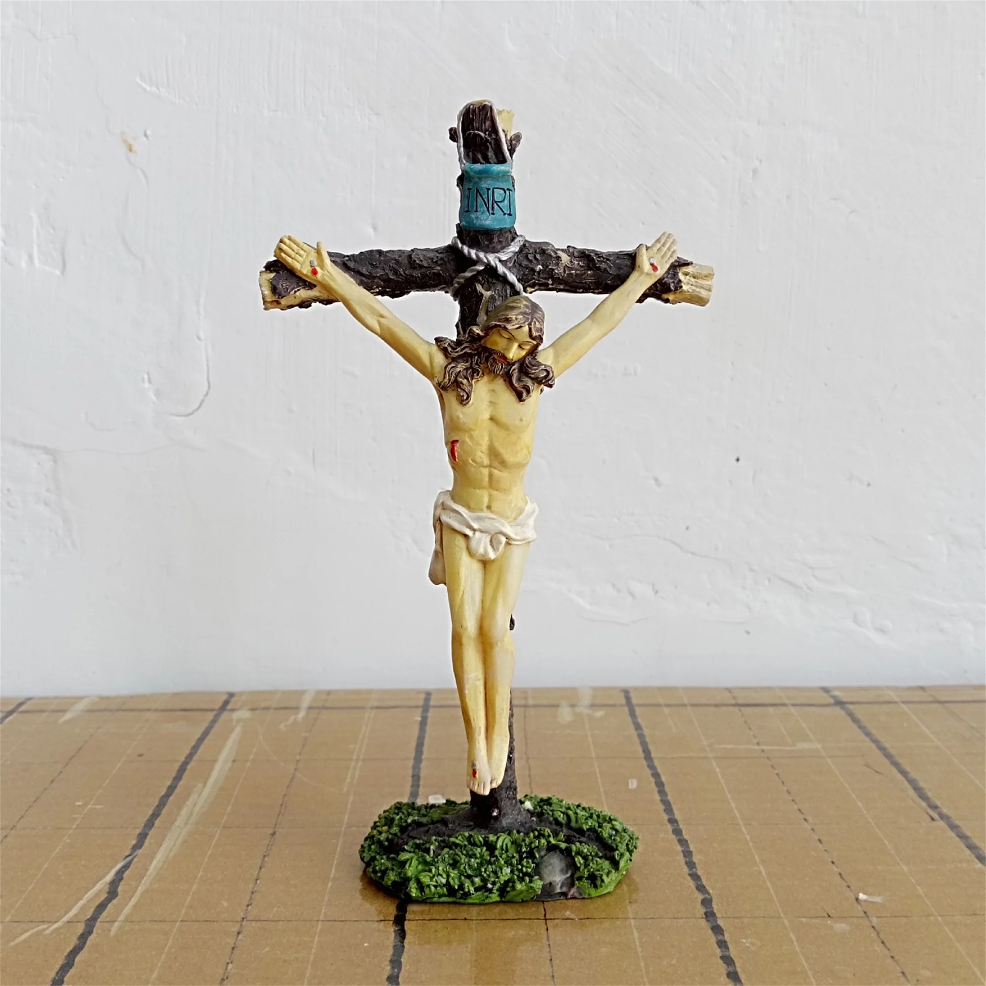Resin Jesus Crucifix Statue 4